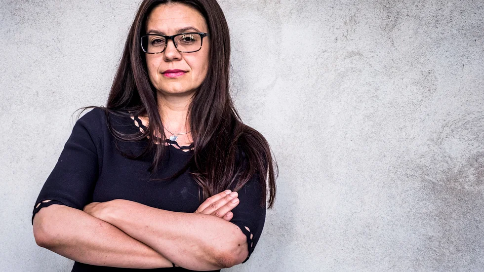 Skribenten kritiserar Helena Lindahl och andra länspolitiker i Centerpartiet för att vara högerkramare. 