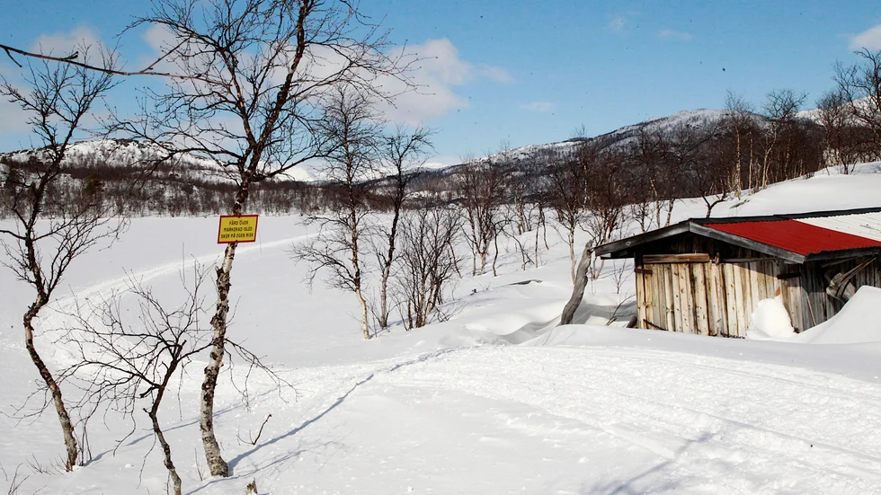 Istället för solsemester har många valt att stanna på hemmaplan under pandemin – exempelvis genom att ha skotersemester i fjällvärlden. Då skoterintresset väckts så har trycket på maskinerna ökat.