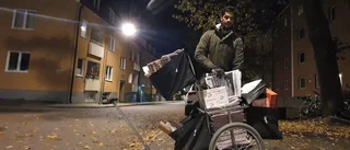 Han pluggar på dagarna och jobbar på nätterna: "Ibland kommer det fram fulla på väg hem från krogen"