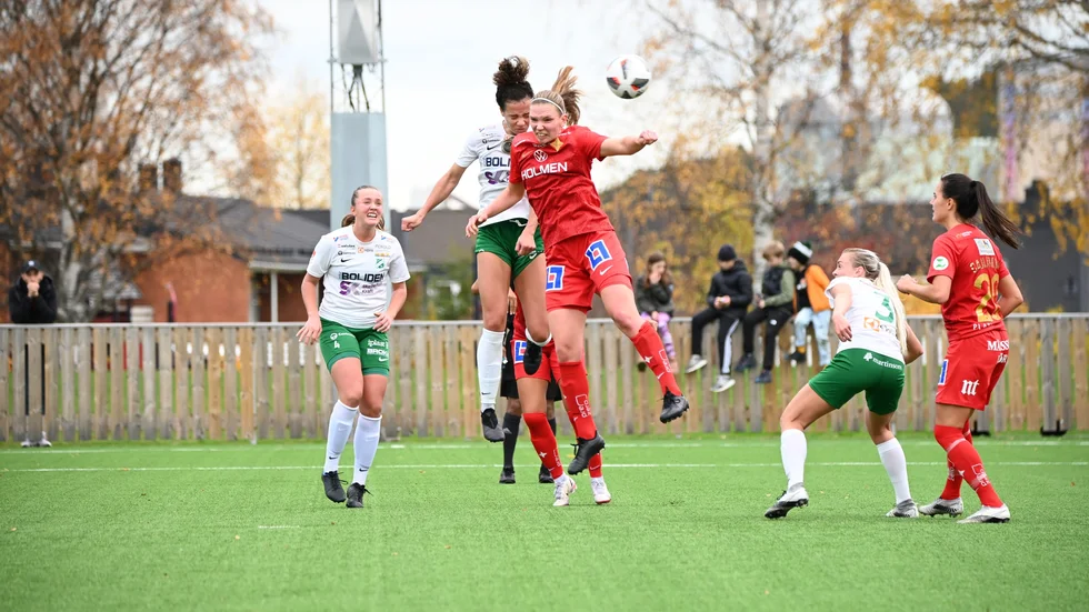 Arianna Veland hade flera chanser att sätta en kvittering i andra perioden, men Norrköping gick vinnande ur kampen.