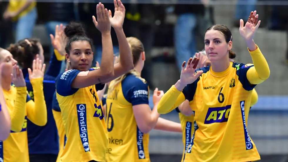 Nyckelspelarna Jamina Roberts och Carin Strömberg i OS i Tokyo i somras. Arkivbild.