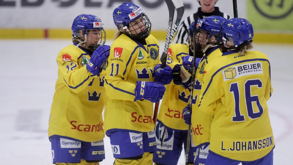 Damkronorna träningsspelar mot Frankrike.