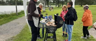 Uppskattad lunch ute i det fria för Hjärtlung Arvidsjaur: "Såg till att förse alla gäster med hamburgare"