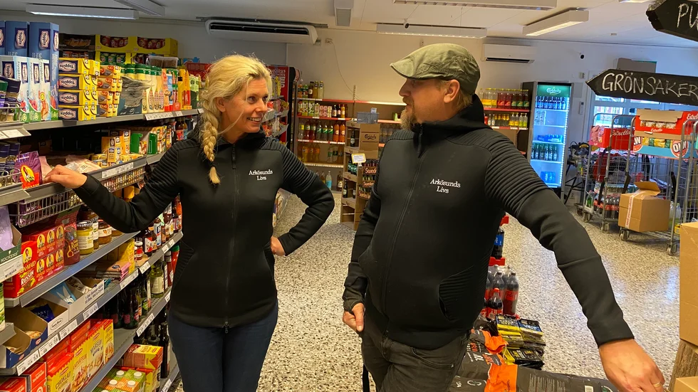 Pia och Jesper Zandén driver butiken i Arkösund.