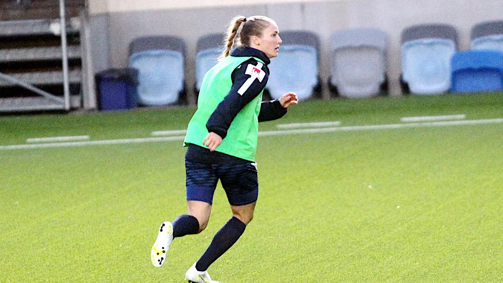På språng igen. IFK-anfallaren Sabina Ravnell är redo för comeback efter sin svåra knäskada.