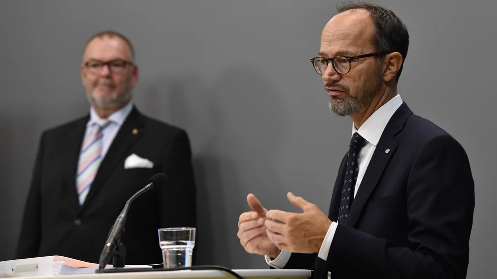 Brommautredaren Magnus Persson och infrastrukturminister Tomas Eneroth (S).