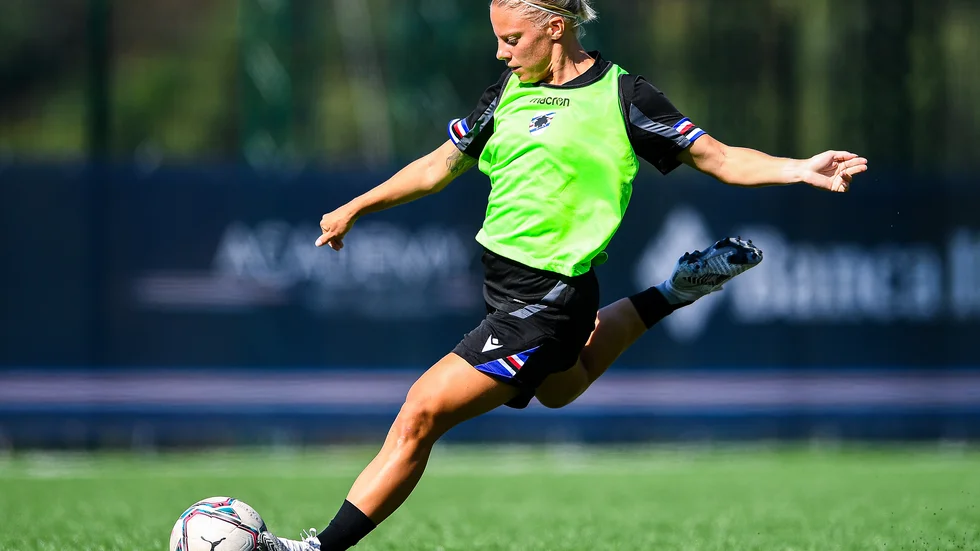 Emelie Helmvall kom in med 20 minuter kvar i segermatchen mot Lazio i söndags när det spelades premiär i Serie A.