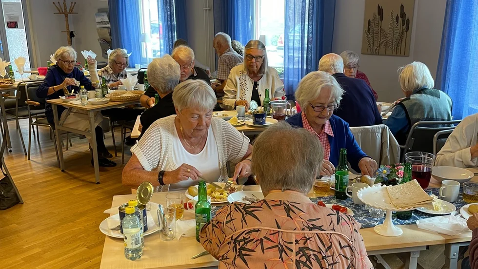 SPF Åkerbäret åt surströmming på sitt första fysiska möte på två år.
