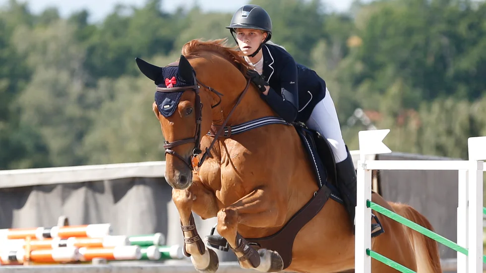 VORF:s Jenny Persson och Capt´n Blue visar fin form och stod för en felfri insats på 1,10 i Stora Westervikshoppet under fredagen.