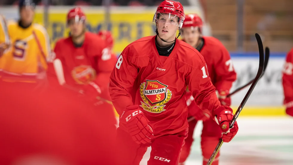 Jacob Svensson gjorde mål direkt i återkomsten till Almtuna när Uppsalalaget besegrade Södertälje i försäsongspremiären.