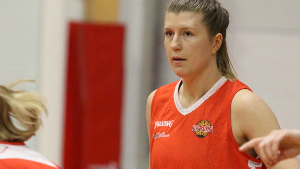 Amanda Tivenius tror att de kan skrälla mot sin gamla klubb.