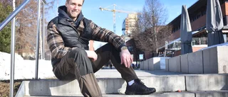 Sambon Ida skickade Dennis till en öde ö – nu är Malåkillen en joker i Robinson: "Folk tror att det är ljust dygnet runt där uppe"