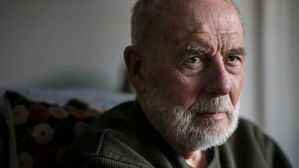 Dokumentären "Exterminate all the brutes" tar bland annat avstamp i boken "Utrota varenda jävel" av den svenske författaren Sven Lindqvist (1932–2019).