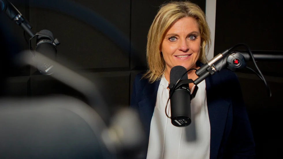 Maria Rolf, sångerska i Titanix, fick byta roll och vardag helt, när coronan stängde hennes bransch totalt förra våren. "Det har varit ett omtumlande år", säger hon.
