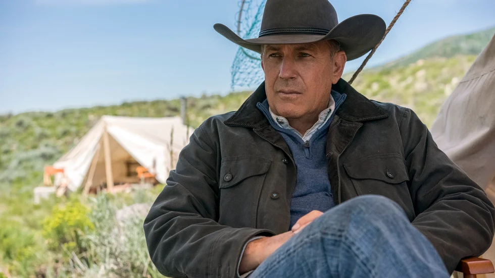 Kevin Costner spelar huvudrollen i tv-serien "Yellowstone", vars tre säsonger nu finns på Paramount.