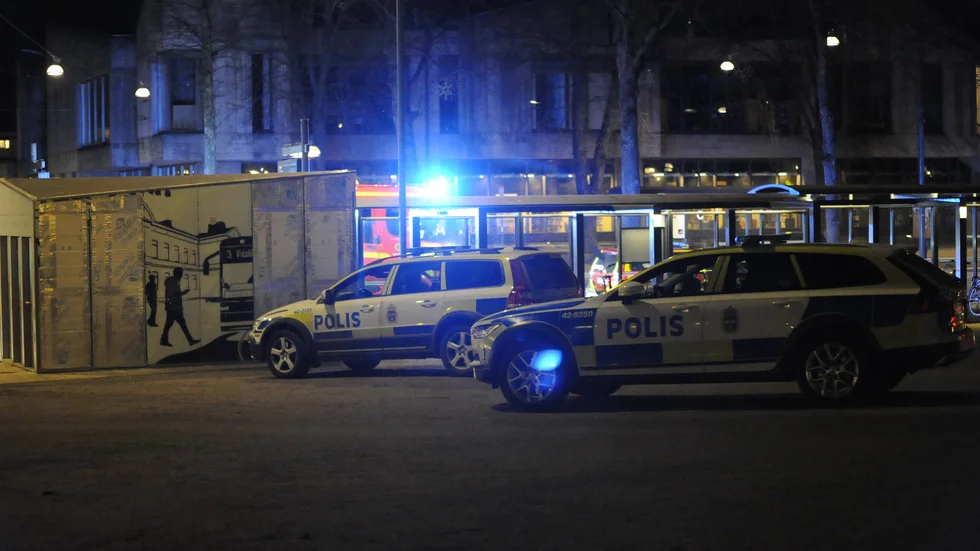 Räddningstjänst och polis ryckte ut till Söder Tull på måndagen där det hade börjat brinna inne på en offentlig toalett.
