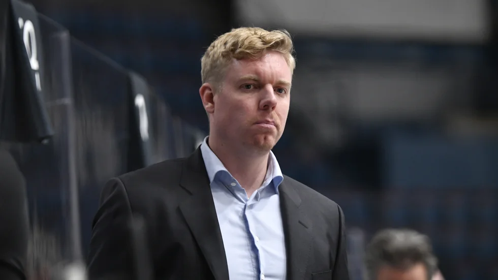 AIK-tränaren Anton Blomqvist skickade en gliring till Timrå efter förlusten i den tredje kvartsfinalen. Arkivbild.