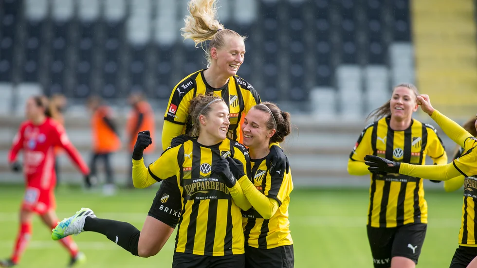 Försäsongen har gett Stina Blackstenius både en starkare fysik och utdelning i form av mål. Men det är inte bara de egna målen BK Häcken gör som hon gläds över. Flytten dit menar hon varit ett lyft på alla plan. 