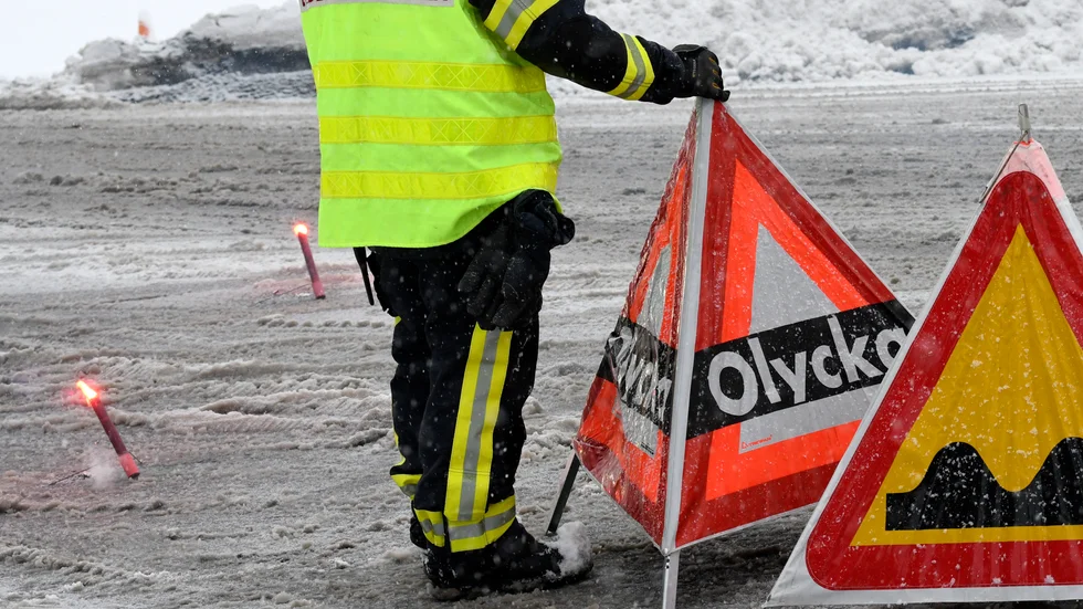 Två personbilar kolliderade vid korsningen in till Burträsk, längs med Skelleftevägen, vid 14-tiden på söndagen. (Bilden är en arkivbild).