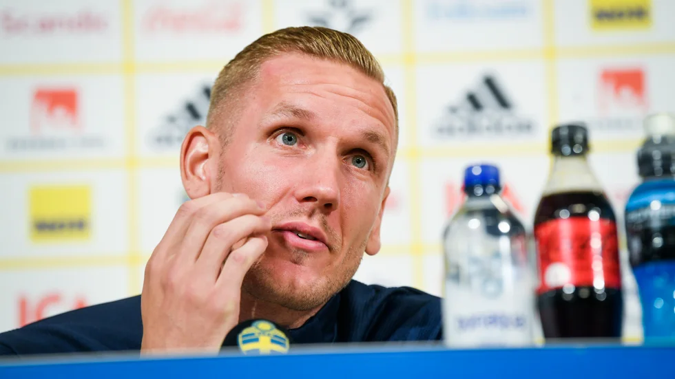Robin Olsen på en pressträff inför VM-kvalmatchen mot Grekland på onsdag.