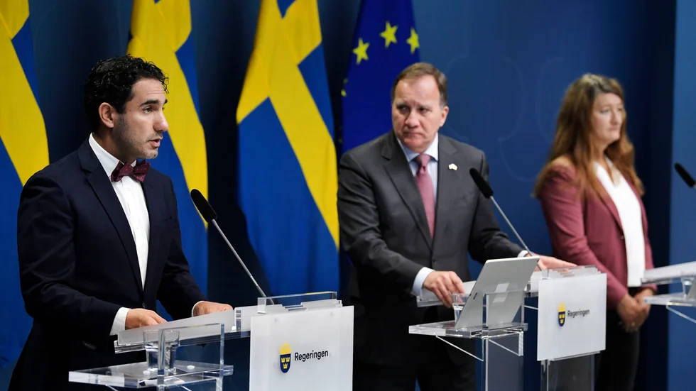 Socialförsäkringsminister Ardalan Shekarabi under onsdagens digitala pressträff tillsammans med statsminister Stefan Löfven och LO:s ordförande Susanna Gideonsson gällande utbyggd sjukförsäkring.
