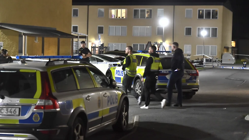 Platsen där två personer sköts under fredagskvällen.