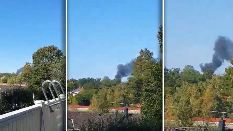 En brädhög brinner i Alunda. Räddningstjänsten uppger att det rör sig om en mindre brand men en kraftig rökutveckling.