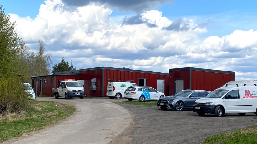 Fasaden på Fornåsa reningsverk är ny, men än är det mycket kvar att göra.
