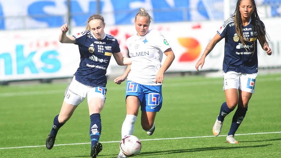 Full fart framåt. Så är vi vana att Molly Wiklander. På onsdagen sänder vi IFK:s cupsemi mot Smedby.