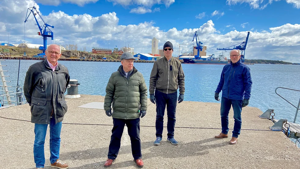 Göran Bernhardsson (KD), Bo Höglander (C), Klas Lundbergh (L) och Dag Bergentoft (M) vill att näringslivet ska utveckla gästhamnsomrdået - inte kommunen.