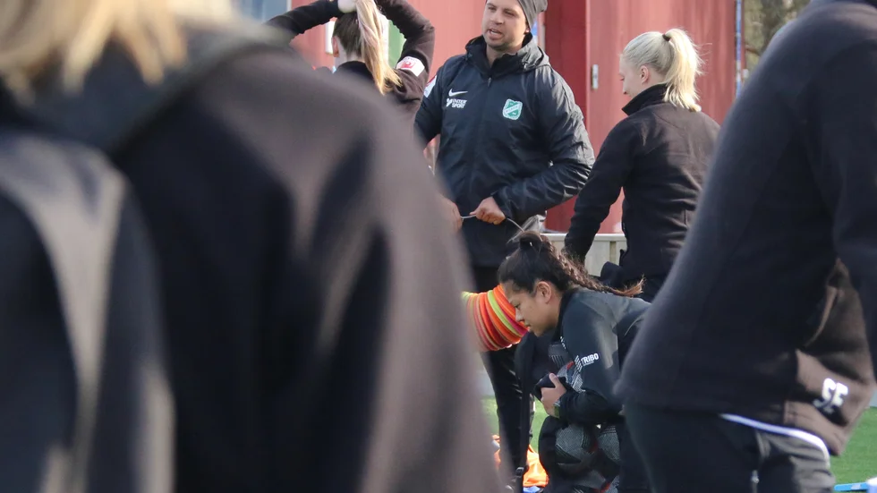 Patrik Nilsson berättar om varför han fick sparken från Morön och delar av speltruppen var inte överens om spelsättet. (Arkivbild)