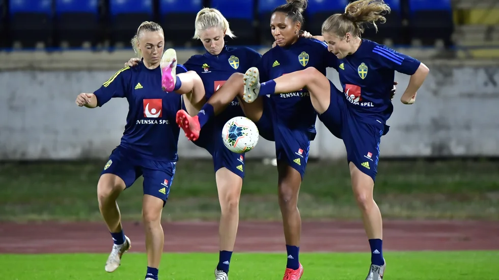Fotbollslandslaget under träning inför fredagens VM-kvalmatch mot Slovakien.