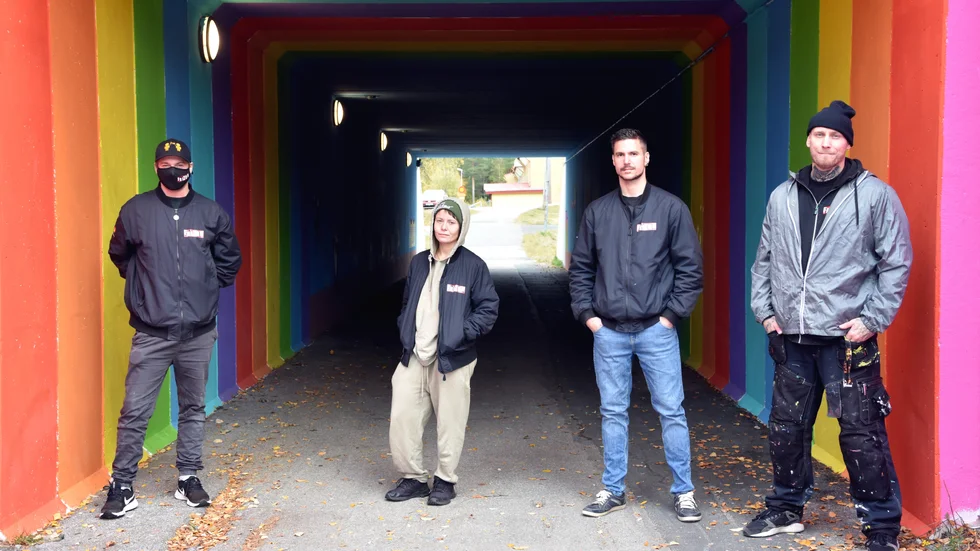 Andreas Andersson, Lisa Sandberg, Rick Larsson och Roger Sångberg i gångtunneln vid skolan i Djuptjärn.