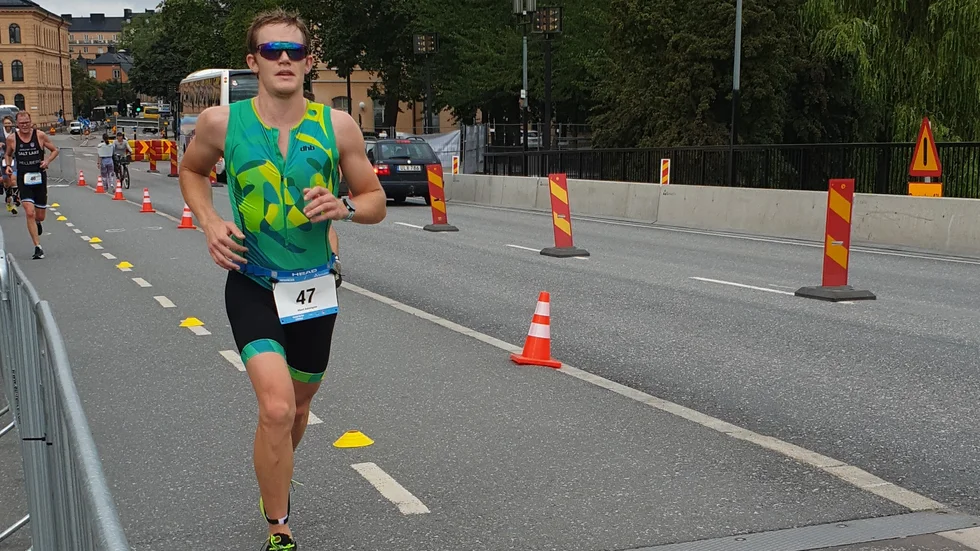 Albert Askengren från Roma, men numer boende i Umeå vann på lördagen Ironman 70.3 i Jönköping.