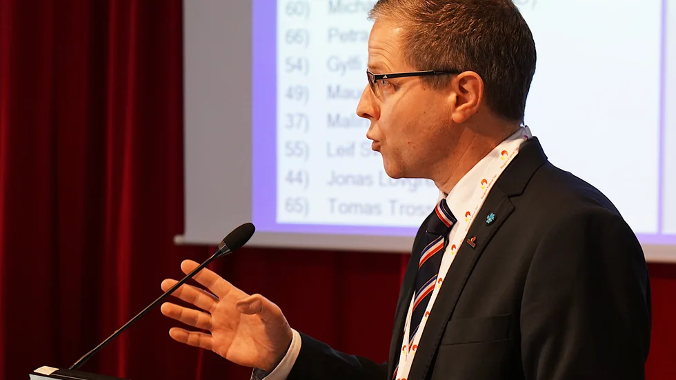 Oppositionsråd Martin Kirchberg (SD) ville veta mer om kostnaderna för den reviderade klimatstrategin, och yrkade därför på återremiss i första hand. "Vi har ett ansvar inför våra skattebetalare att kunna redovisa detta."