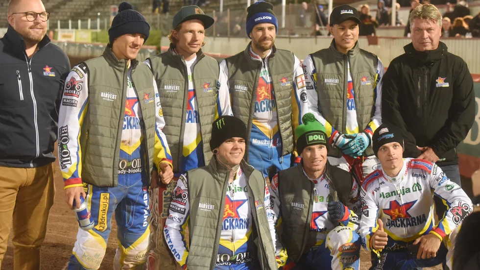 Dackarna får ta sig an Västervik i ett spännande derbymöte i semifinalen nästa vecka.