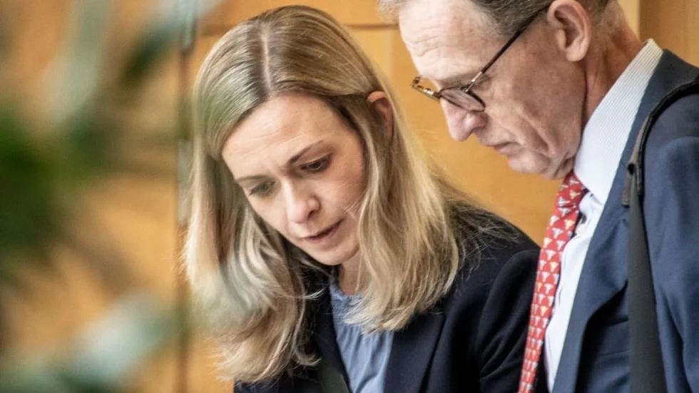Så här såg det ut när åklagare Malin Axelsson och målsägandebiträde Bengt Ivarsson förberedde rättegången under förmiddagen.