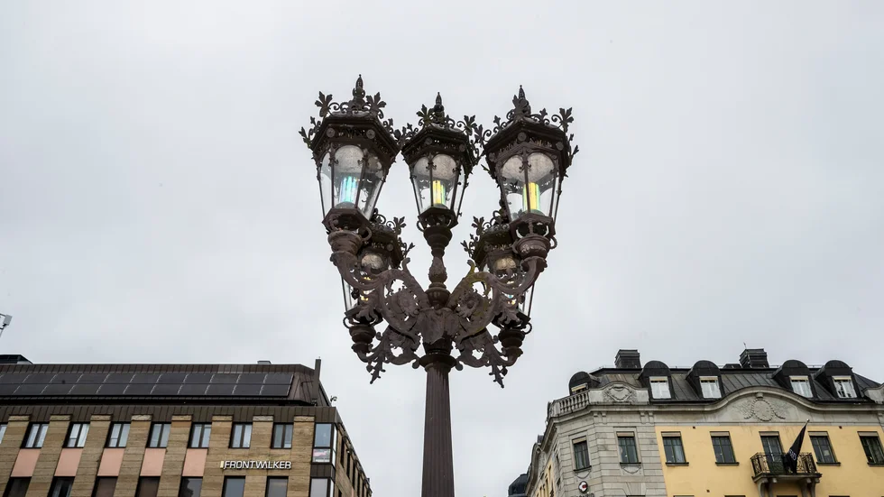 Låt Kandelabern stå kvar mitt på torget, skriver Pekka Jonzon.