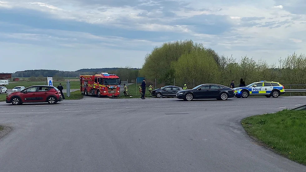 Olyckan inträffade strax efter rondellen där Söderleden och Lindövägen korsas.