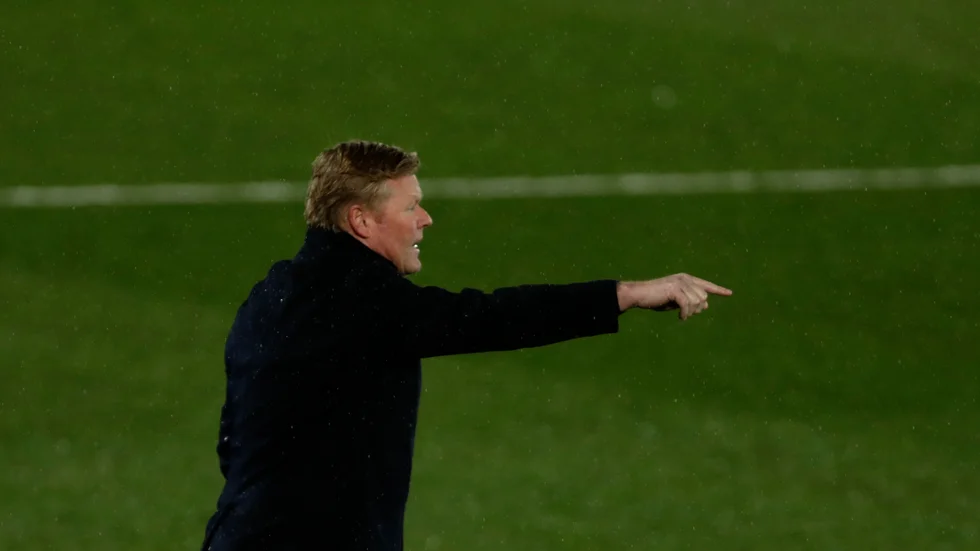 Ronald Koeman är avstängd i toppmötet med Atletico Madrid. Arkivbild.