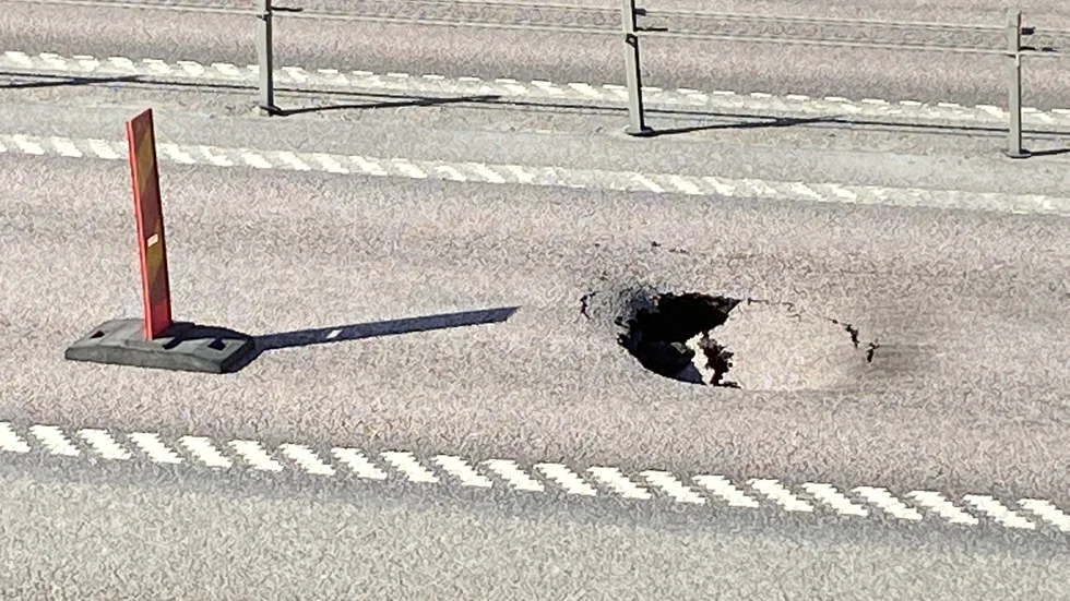 Orsaken till att slukhålet uppstod hör till det ovanligare slaget enligt Trafikverkets underhållsingenjör Göran Sieverts.