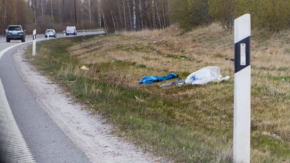 Varför skall folk inte göra rätt för sig utan leva på bidrag och gå och slå dank när det finns massor med meningsfull sysselsättning. Skriver signaturen "Skräpmaja".