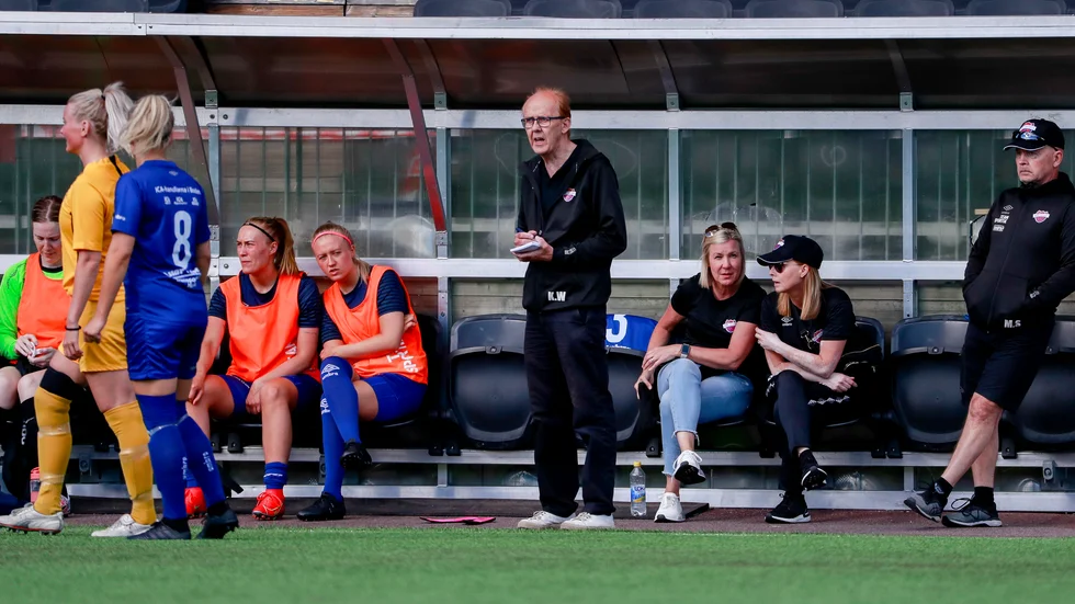 Kenth Wärja finns inte kvar som tränare i Trångfors men laget ångar på och under lördagen blev det en storseger.