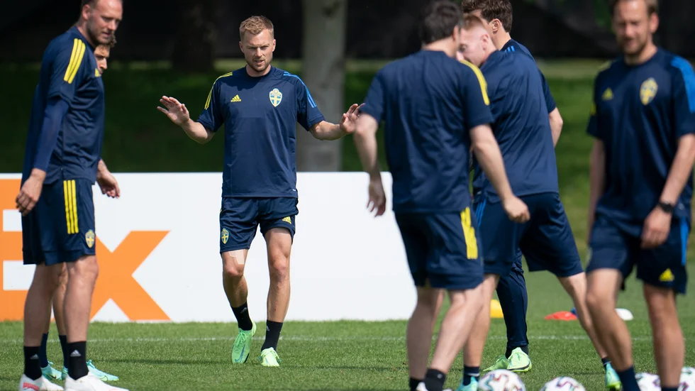 Sebastian Larsson och resten av laget står inför EM:s andra match.