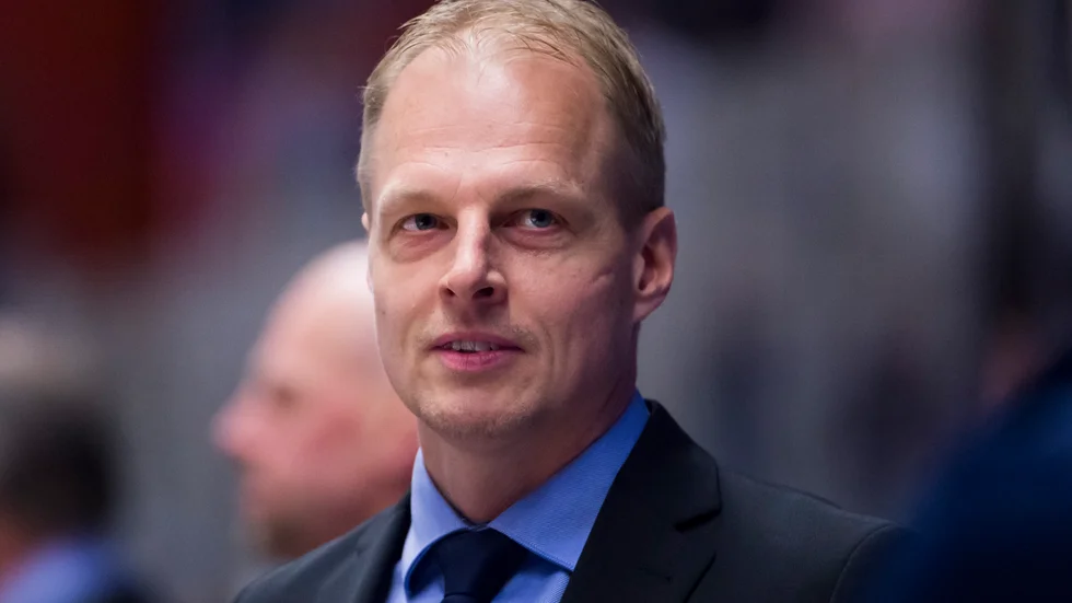 Magnus Hävelid under en tidigare landslagssamling. Nu tar Enköpingsbördige Magnus Hävelid över som förbundskapten för Juniorkronorna, U20. Men först ska han samlas i Enköping med Småkronormna, U18.