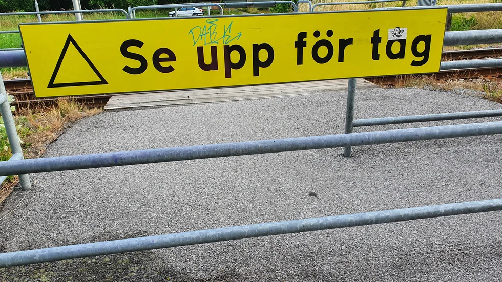 "Vi ser till att offensivt möta de utmaningar som transportinfrastrukturen i länet står inför", skriver debattörerna.