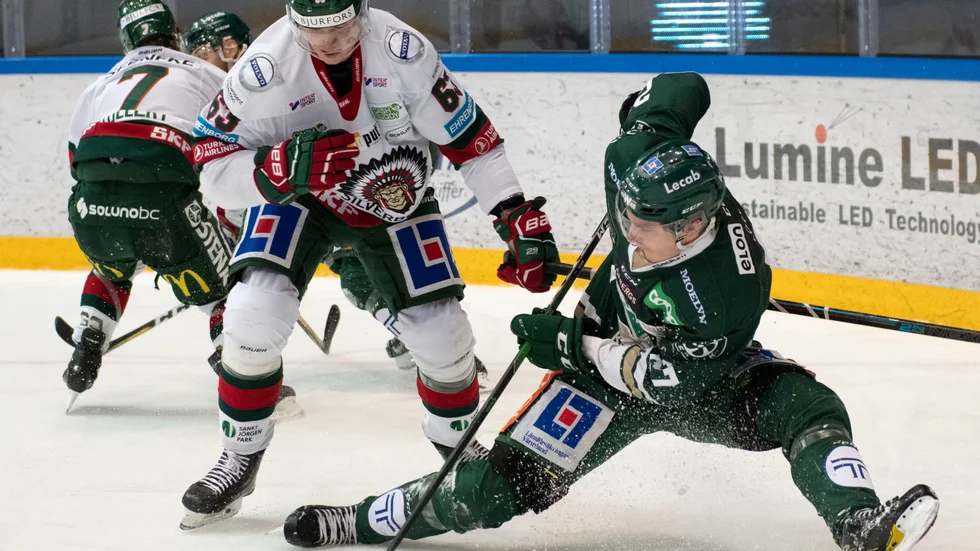 Julius Bergman lämnar Björklöven innan han ens hunnit debutera för klubben. Backen är klar för spel i SHL.