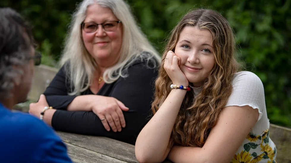 Miranda Malm, tillsammans med mamma Elsa och pappa Paul i Oxie utanför Malmö, har kämpat i flera år för att få sin migrändiagnos.