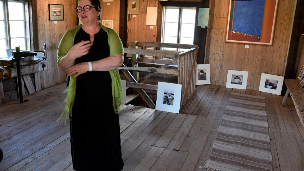 Irma Kopola hade en kompis som ställde ut sina verk på platsen 2019 och bestämde sig för att själv delta i år.