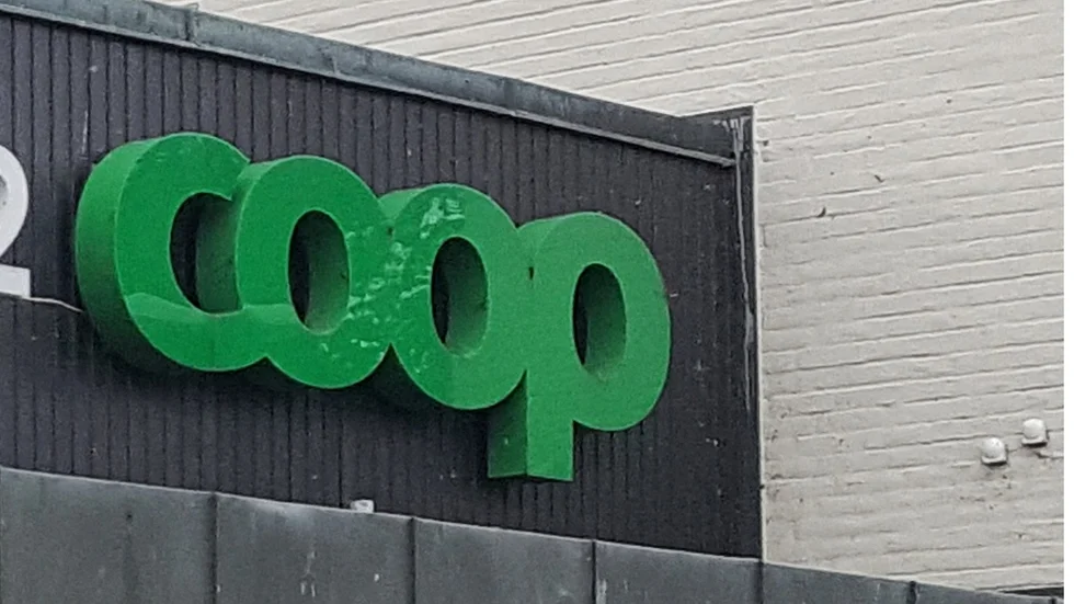 Den dömde tog varor till ett värde av tvåtusen kronor. 